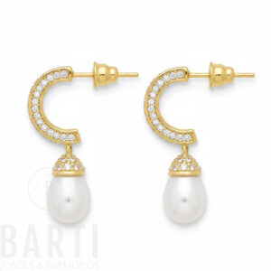 „Perlenschmuck Set 585 Gold – Halskette, Ohrringe und Damenring mit Süßwasserperlen & Zirkonia, BARTI Jewels, Studio-Hintergrund“