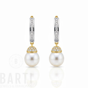 „Perlenschmuck Set 585 Gold – Halskette, Ohrringe und Damenring mit Süßwasserperlen & Zirkonia, BARTI Jewels, Studio-Hintergrund“