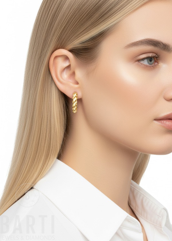 Burma Ohrringe Gold 585 – geflochtene Creolen aus 14 Karat Gold, 18 mm Durchmesser, 4,60 g Gewicht, Echtgoldschmuck von BARTI Jewels & Diamonds auf weißem Hintergrund.