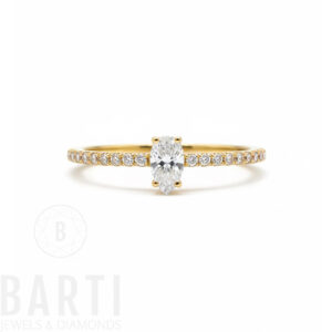 Tropfen Ring 585 Gold, 5 mm Breite, 1.25 g, funkelnder Solitärring von BARTI Jewels & Diamonds, weißer Hintergrund.